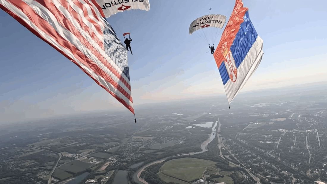Flag canopies gliding together